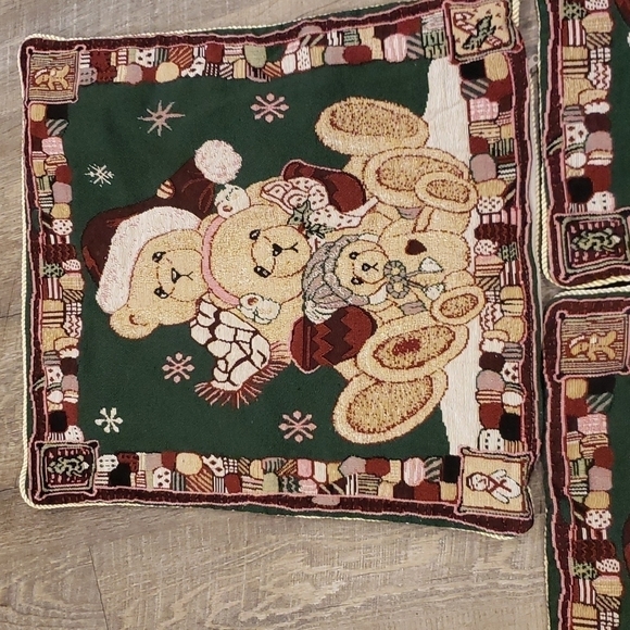 Vintage Set of 3 Decorative Pillow Cases Tapestry Christmas Bears Santa… - Picture 8 of 15